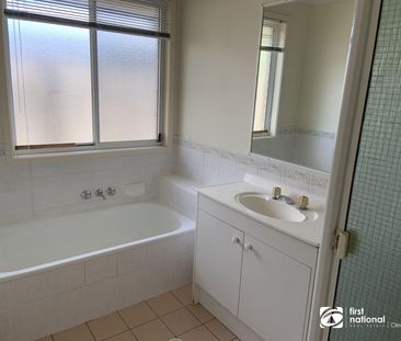 FAMILY HOME IN GREAT LOCATION! - Photo 3