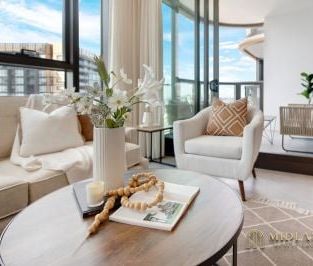 Luxurious One-Bedroom Apartment with Expansive Study and Stunning H... - Photo 5