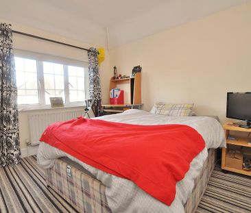 4 bedroom semi-detached house to rent - Photo 3