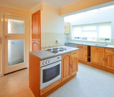 4 bedroom semi-detached house to rent - Photo 2