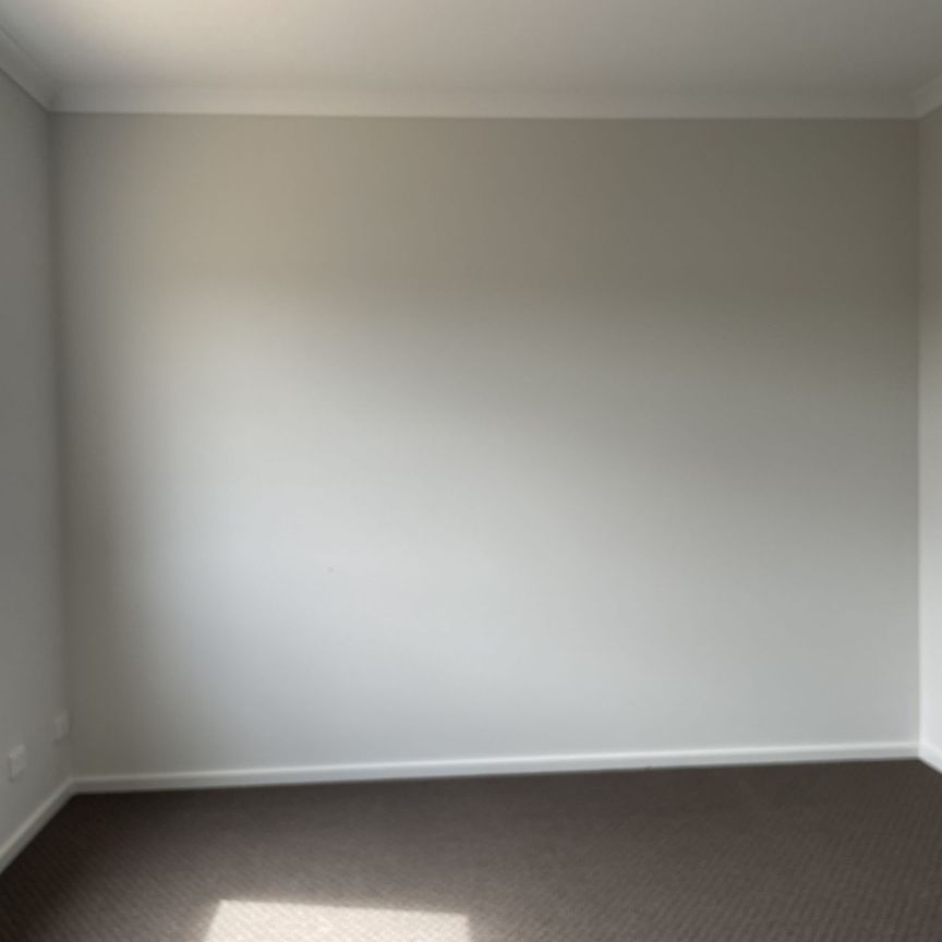 FOUR BEDROOM HOME ! - Photo 1