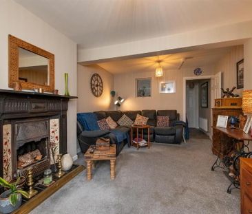 25 Antrim Road, Ballynahinch, BT24 8AN - Photo 2