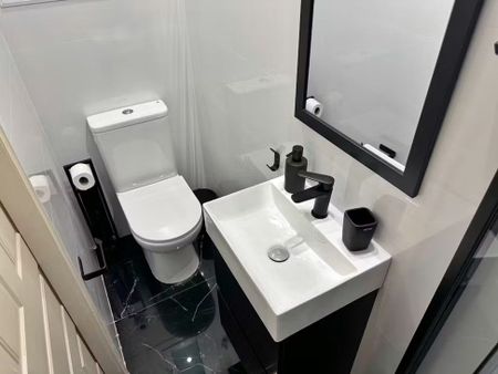 Carrer de Pau Claris, Barcelona, Catalonia 08009 - Photo 3