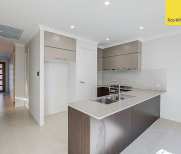 8 Hardie Street, Ripley QLD 4306 - House For Rent | Domain - Photo 6