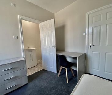 3 bedroom private hall to rent - Photo 3