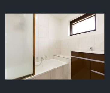 Prime Bell Street Townhouse – Walk to Pentridge Precinct & Merri Cr... - Photo 3