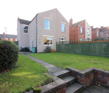 4 bedroom semi-detached house to rent - Photo 2