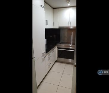 1 bedroom in a flat share to rent - Photo 4