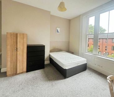 2 bedroom Flat To Let - Photo 4