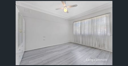 Large four-bedroom family home close to amenities - Photo 3