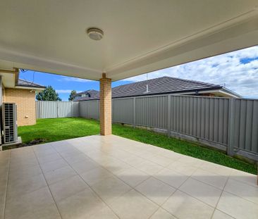 Spacious & Stylish Family Living in a Quiet Rosemeadow Cul-de-Sac - Photo 6