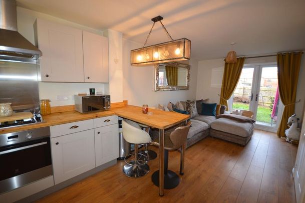 3 bedroom semi-detached house to rent - Photo 1