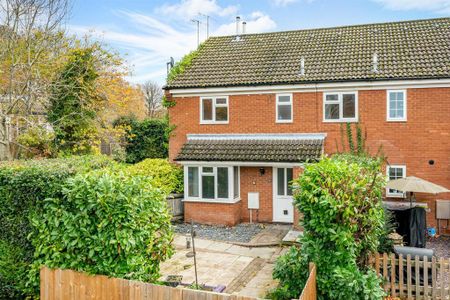 2 bedroom end of terrace house to rent - Photo 4