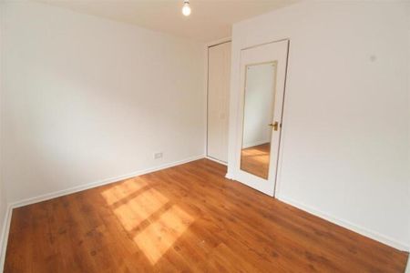 2 bedroom end of terrace house to rent - Photo 3