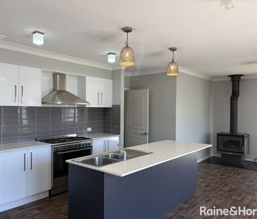 4 Bedroom Home - Photo 5