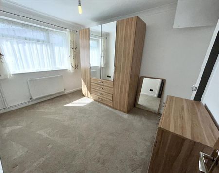 4 bedroom detached bungalow to rent - Photo 2