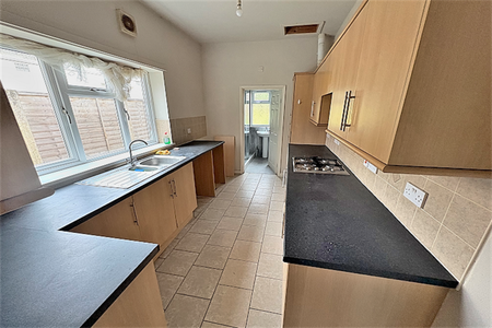 3 bedroom terraced house to rent - Photo 2