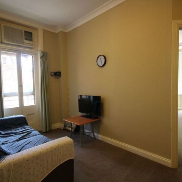 Semi-Furnished City Apartment in Great Location! - Photo 1