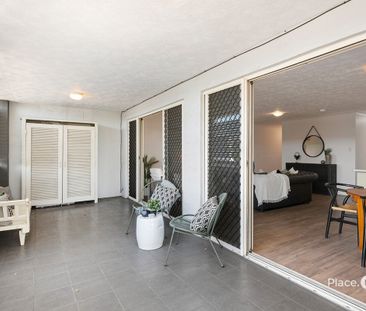 Spacious 2 Bedroom Apartment with Courtyard Moments from Indooroopi... - Photo 1