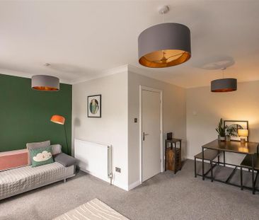 3 bedroom end of terrace house to rent - Photo 4