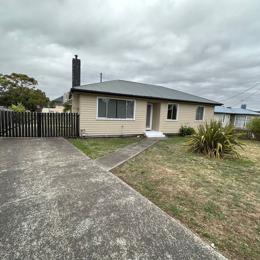 Conveniently located 3 Bedroom family home - Photo 1