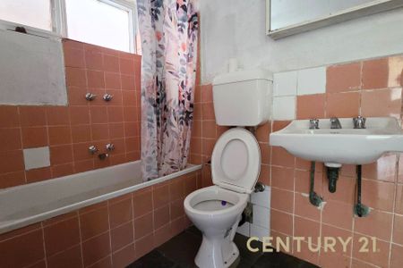 Stylish 1-Bed Retreat in Prime Location - Photo 5