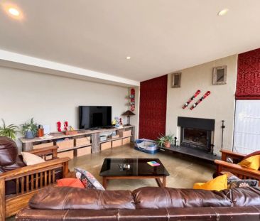 Beautiful Open Home with Lake Views - Winter lease - Photo 2