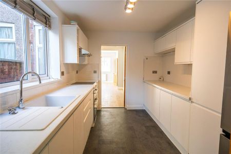 3 bedroom terraced house to rent - Photo 2