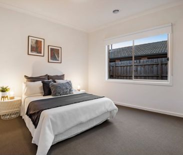 Modern Living in Mill Park - Photo 2