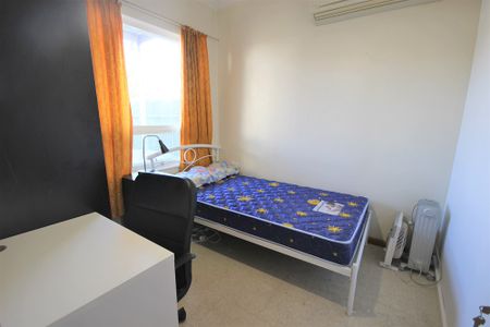 7-bedroom shared house / townhouse, Henley Street - Photo 3