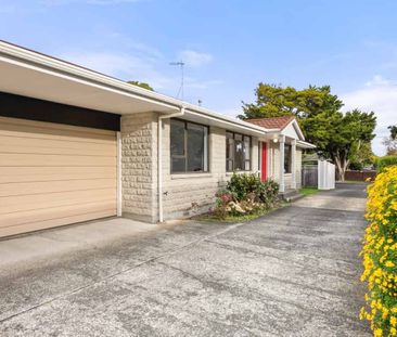 19a Totara Crescent, Woburn - Photo 2