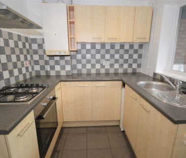 2 bedroom end of terrace house to rent - Photo 6