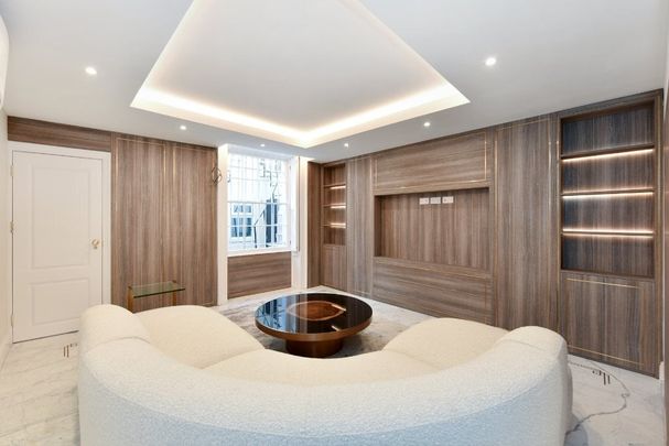 4 bedroom terraced house with 4 receptions and 2 bathrooms in Hyde Park, W2 - Photo 1