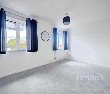 Fleet Road, Fleet, GU51 - Photo 4