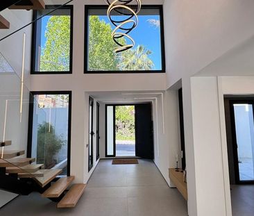 5 bedroom luxury Villa for rent in Nueva Andalucia, Spain - Photo 2