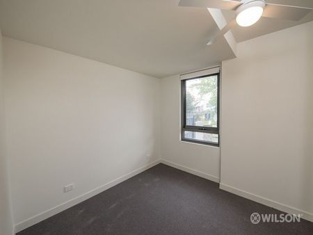 Gorgeous modern 2 bedroom apartment - Photo 5