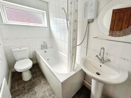 2 bedroom semi-detached house to rent - Photo 5