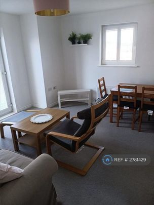 2 bedroom flat to rent - Photo 1