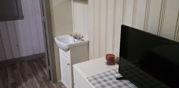 CHAMBRE À LOUER À SAINT-AGATHE-DES-MONTS,PRES DE TOUT LES SERVICES. - Photo 2