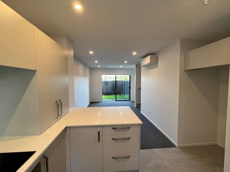 Unit 6, 110 Kervil Avenue, Te Atatu Peninsula, Auckland - Photo 3