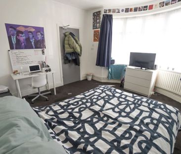 To Rent Heathwood Road, Winton, Bournemouth, BH9 £2,700 pcm Tenancy... - Photo 2