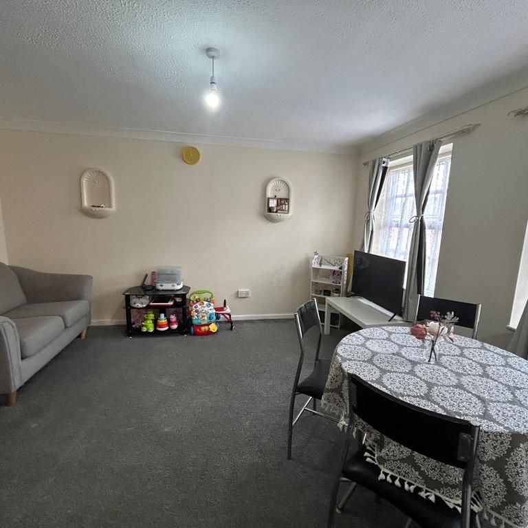 2 bedroom flat to rent - Photo 1