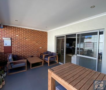 Stylish & Modern Apartment in Amazing Location - Photo 5