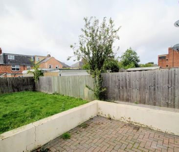 5 bedroom end of terrace house to rent - Photo 4