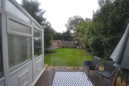 1 bedroom in a house share to rent - Photo 2