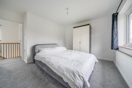 4 bedroom semi-detached house to rent - Photo 5