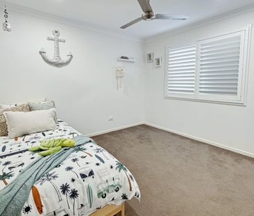 Bright, Spacious & Steps from the Water – Coastal Living at Its Best - Photo 5