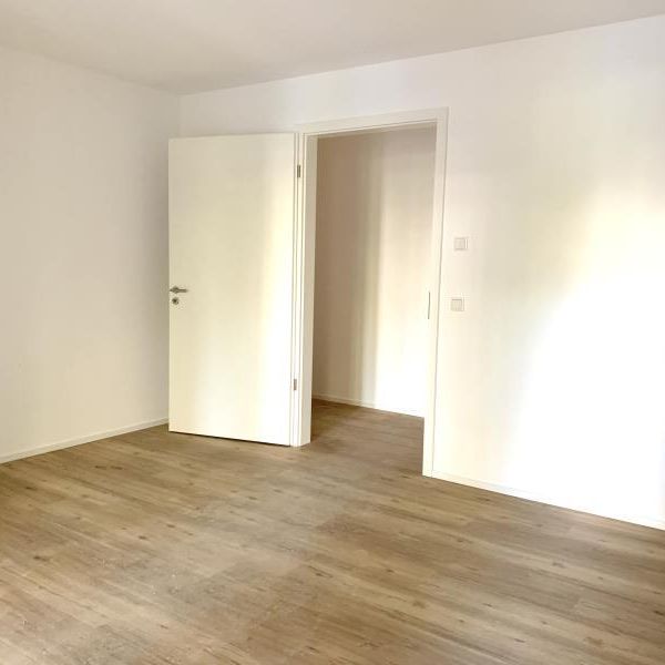 FÜ: Erstbezug! Attraktiv & repräsentativ, 3-Zi-Wohnung mit EBK, Terrasse, Aufzug + TG-Stellplatz - Foto 1