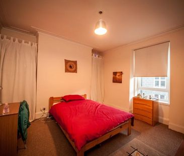 3 bedroom flat to rent - Photo 6