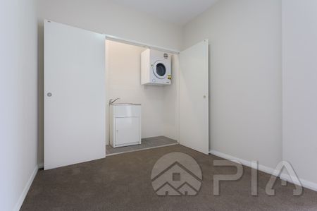 One bedroom apartment with Study - Photo 4